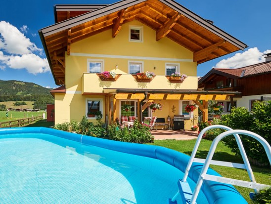 Swimmingpool bei Appartement Michaela in Flachau